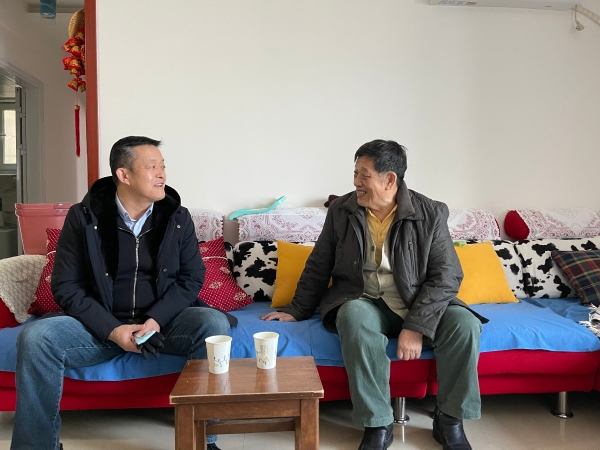 张保虎慰问郑忠利